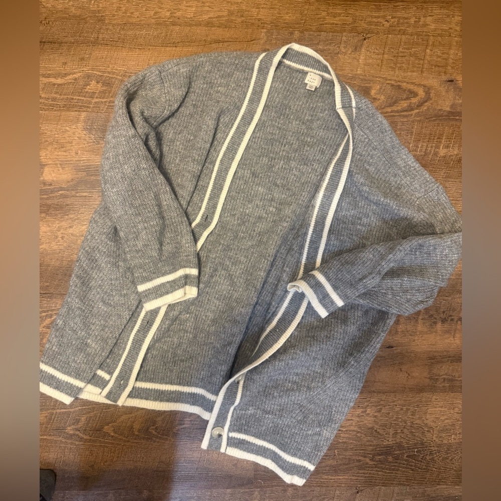 π2/$15 A new day Women's Heather Gray Cardigan - Picture 2 of 5